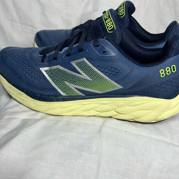 Men’s size 10 New Balance 880’s - Picture 1 of 10